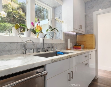 1633 N Beverly Drive - Photo Thumbnail 10