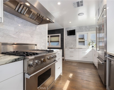 1633 N Beverly Drive - Photo Thumbnail 9
