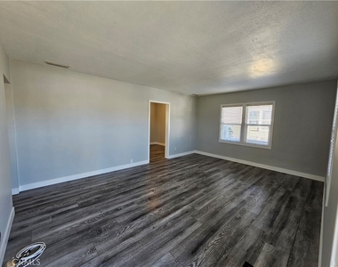 8844 Emerald Avenue - Photo Thumbnail 2
