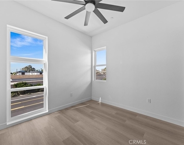 3215 S El Camino Real - Photo Thumbnail 16