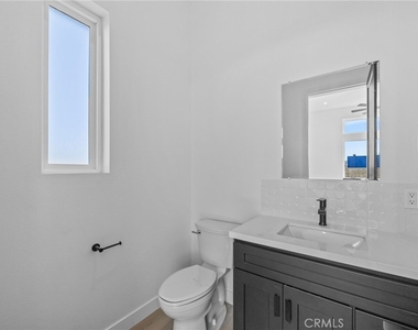 3215 S El Camino Real - Photo Thumbnail 17