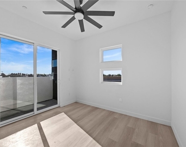 3215 S El Camino Real - Photo Thumbnail 14