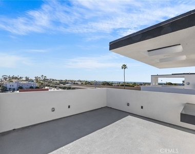 3215 S El Camino Real - Photo Thumbnail 4