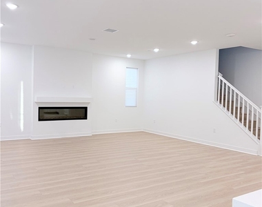 26832 Hadley Avenue - Photo Thumbnail 9