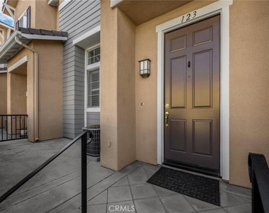 123 S Orange Ave - Photo Thumbnail 2