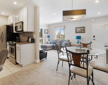 239 Ebony Avenue - Photo Thumbnail 11