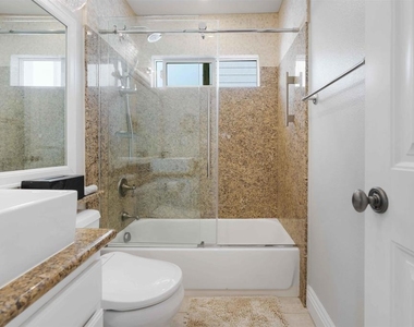 239 Ebony Avenue - Photo Thumbnail 16