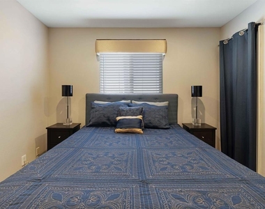 239 Ebony Avenue - Photo Thumbnail 14