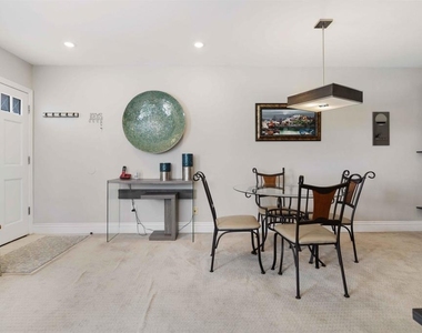 239 Ebony Avenue - Photo Thumbnail 8