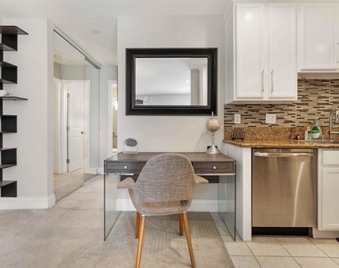 239 Ebony Avenue - Photo Thumbnail 9