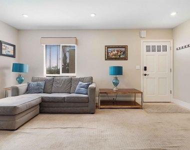 239 Ebony Avenue - Photo Thumbnail 18