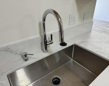 5663 Fountain Avenue - Photo Thumbnail 5
