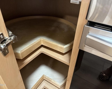 5663 Fountain Avenue - Photo Thumbnail 4