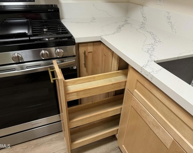 5663 Fountain Avenue - Photo Thumbnail 3