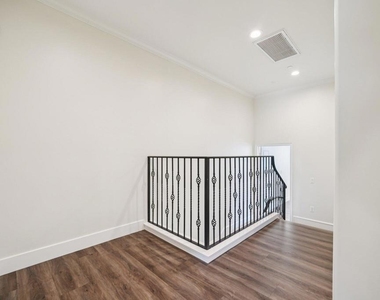 1406 S Alta Vista Avenue - Photo Thumbnail 16