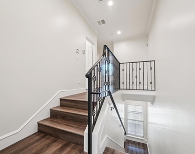 1406 S Alta Vista Avenue - Photo Thumbnail 12