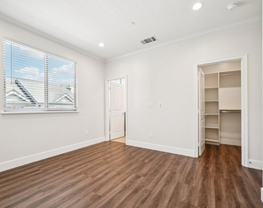 1406 S Alta Vista Avenue - Photo Thumbnail 18