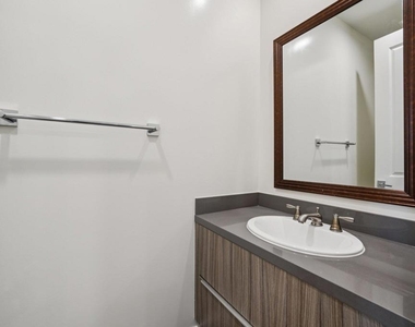 1406 S Alta Vista Avenue - Photo Thumbnail 9