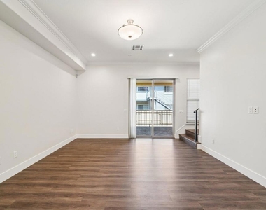 1406 S Alta Vista Avenue - Photo Thumbnail 6
