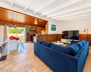 7616 Greg Avenue - Photo Thumbnail 2
