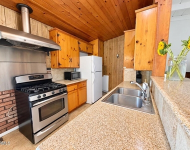 7616 Greg Avenue - Photo Thumbnail 9