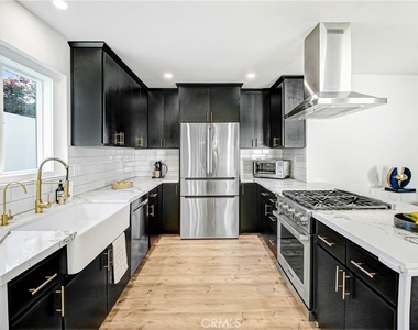 7425 W 88th Pl - Photo Thumbnail 6
