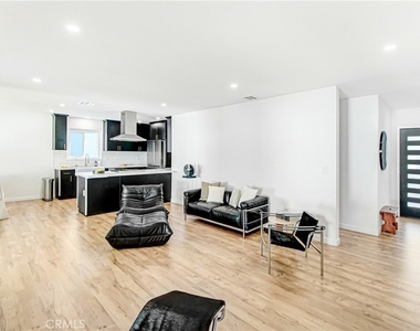 7425 W 88th Pl - Photo Thumbnail 4