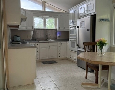 542 Via Estrada - Photo Thumbnail 1