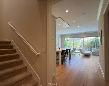 116 Rotunda - Photo Thumbnail 3