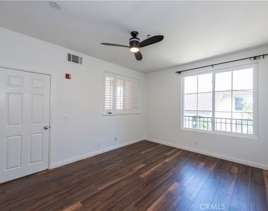 1905 Crescent Oak - Photo Thumbnail 12