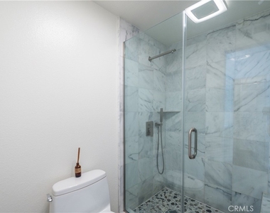 1905 Crescent Oak - Photo Thumbnail 14