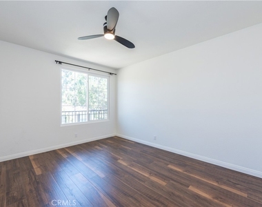 1905 Crescent Oak - Photo Thumbnail 11