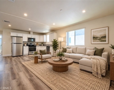1421 S New Hampshire Avenue - Photo Thumbnail 4