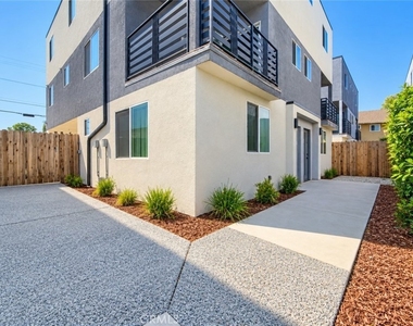 1421 S New Hampshire Avenue - Photo Thumbnail 2