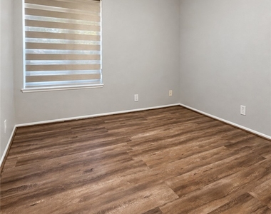 448 E Walnut Avenue - Photo Thumbnail 9