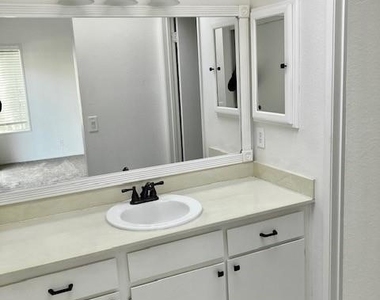 733 Vista Grande - Photo Thumbnail 9
