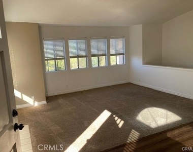 733 Vista Grande - Photo Thumbnail 6