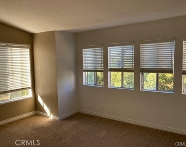 733 Vista Grande - Photo Thumbnail 5