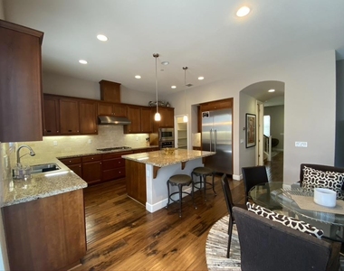 1837 Worthington Circle - Photo Thumbnail 2