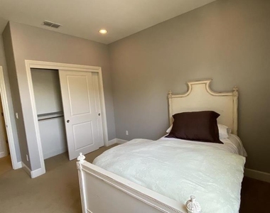 1837 Worthington Circle - Photo Thumbnail 12