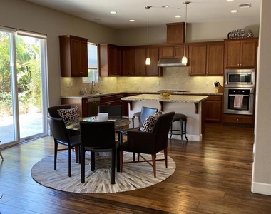 1837 Worthington Circle - Photo Thumbnail 4
