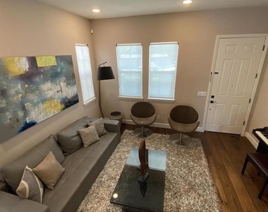 1837 Worthington Circle - Photo Thumbnail 1