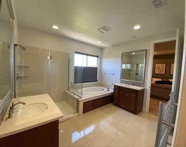 1837 Worthington Circle - Photo Thumbnail 7