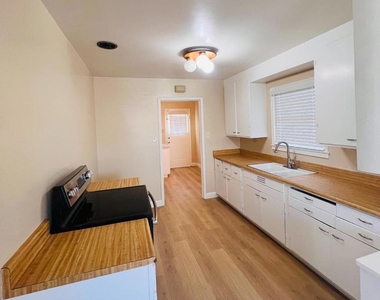 244 Brooklyn Avenue - Photo Thumbnail 3