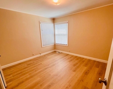 244 Brooklyn Avenue - Photo Thumbnail 4