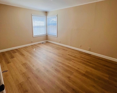 244 Brooklyn Avenue - Photo Thumbnail 5