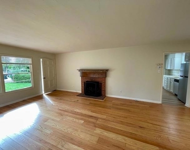4035 Verdosa Drive - Photo Thumbnail 2