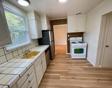 4035 Verdosa Drive - Photo Thumbnail 7