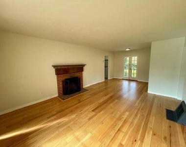 4035 Verdosa Drive - Photo Thumbnail 3