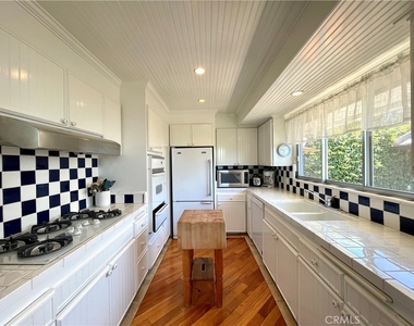 483 Aster Street - Photo Thumbnail 9